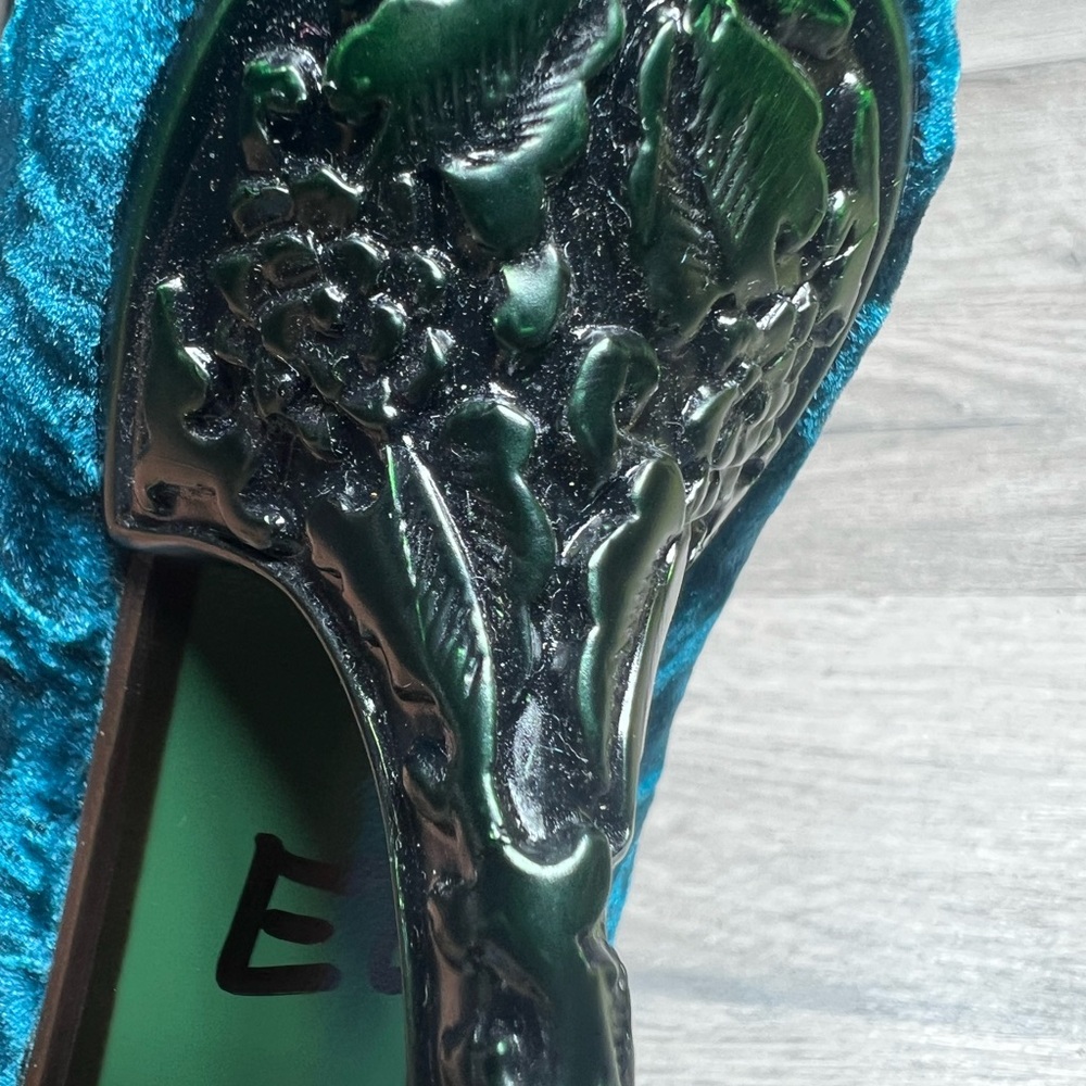 Le Silla Teal Velvet Pointed Toe Kitten Heel Pumps 37.5 - Picture 9 of 16